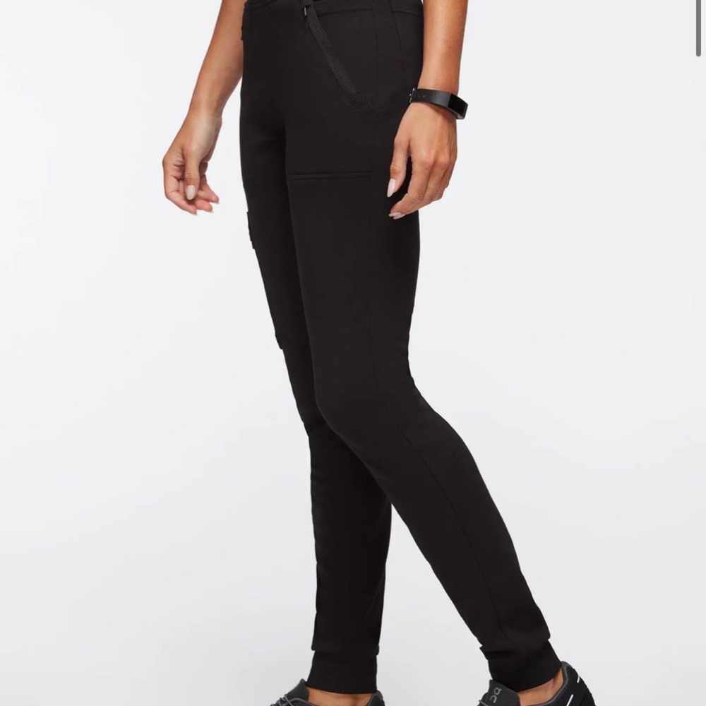 Jaanuu 10-Pocket Jogger Scrub Pant (3 total)